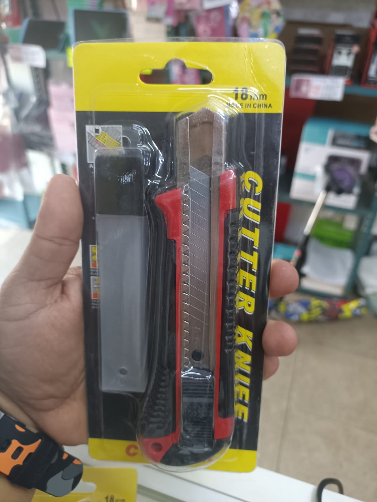 Cutter con repuesto GJ-D301