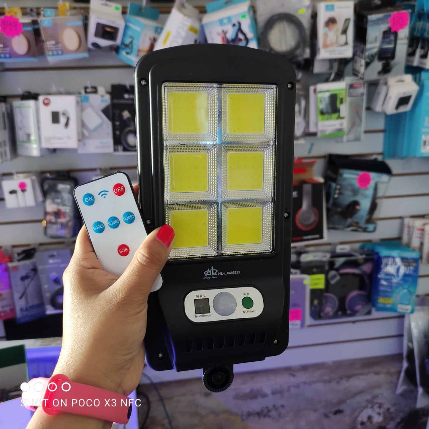 LAMPARA SOLAR LED CON CONTROL LAM6829