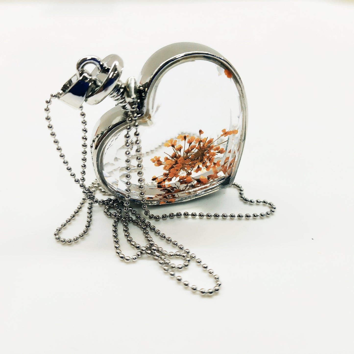 COLLAR DE CORAZON CON FLORES REALES