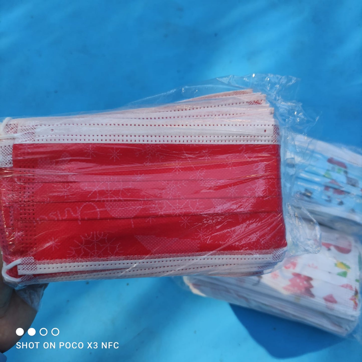 CUBREBOCAS TRICAPA DISEÑO NAVIDAD PAQUETE 10 PIEZAS