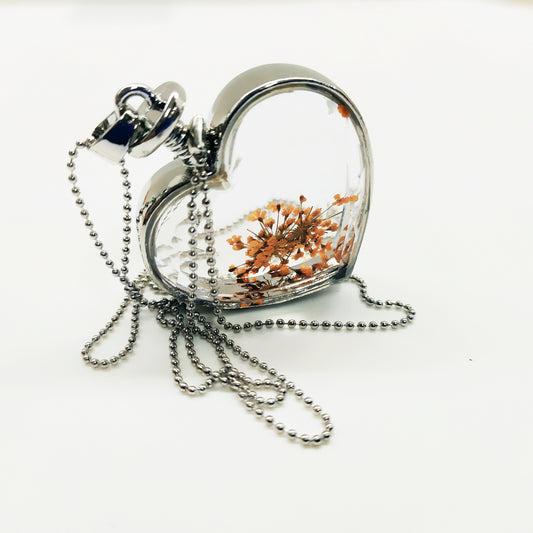 COLLAR DE CORAZON CON FLORES REALES