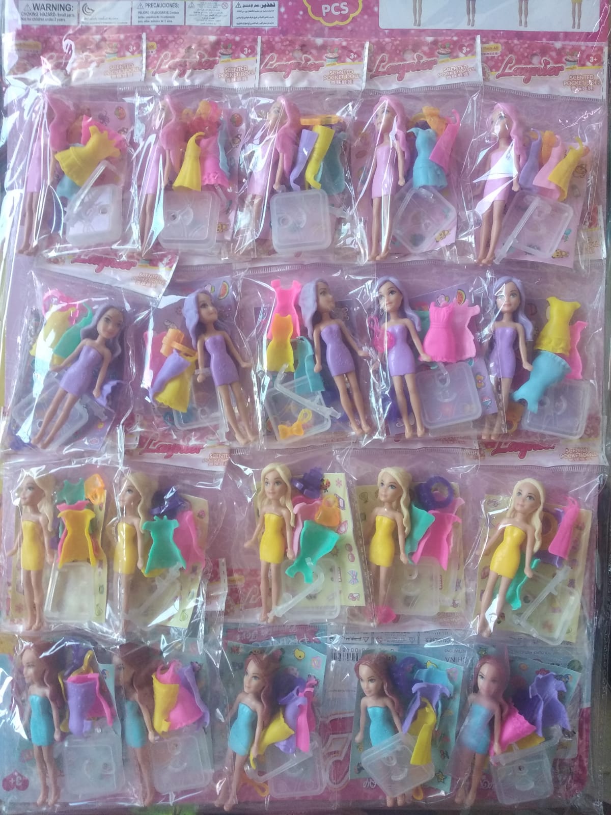 Muñecas pequeñas con accesorios